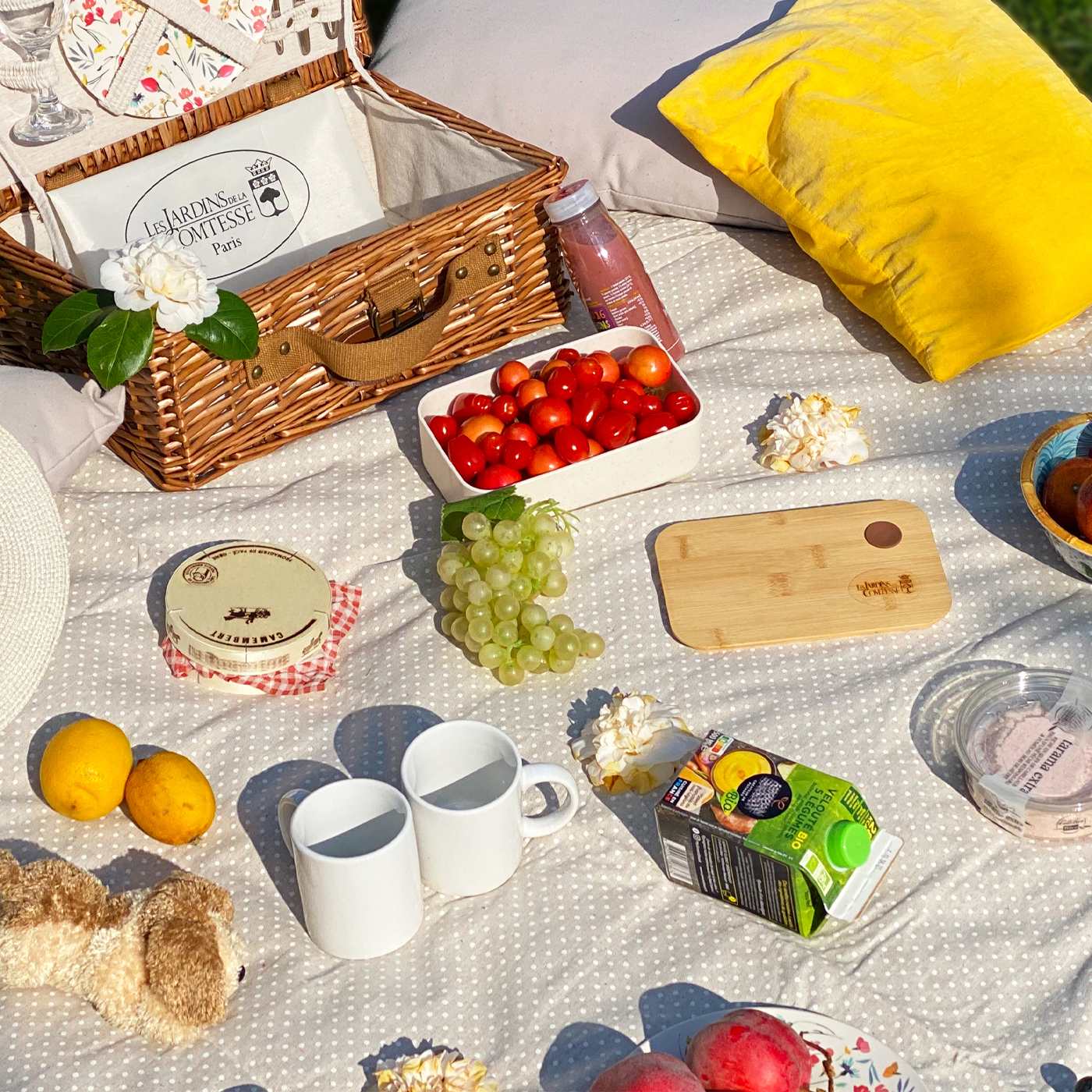 Tovaglia da picnic impermeabile - Beige a pois bianchi - (140 x 140 cm)