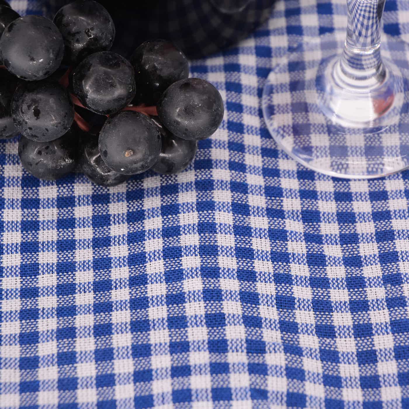 Tovaglia da picnic, gingham blu, con risvolto impermeabile (140 x 140 cm)