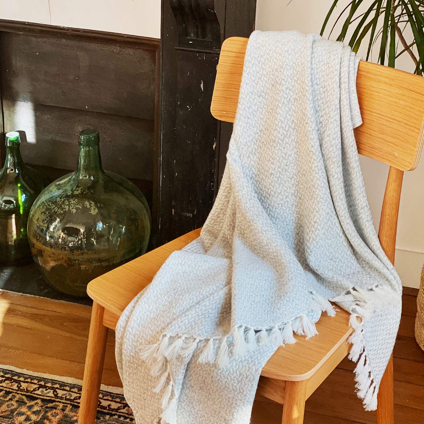Plaid comfort cashmere e lana, motivo chevron piccolo grigio / avorio - 130 x 230 cm