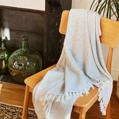 Plaid comfort cashmere e lana, motivo chevron piccolo grigio / avorio - 130 x 230 cm