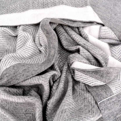Plaid lana grigia e avorio grande chevron - 130 x 200 cm